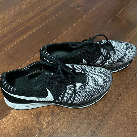 Flyknit Trainer “OREO” - Picture 3 of 4